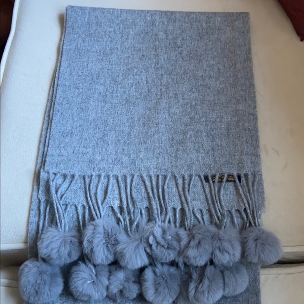 La Florentina 100% Wool with rabbit pompom NEW